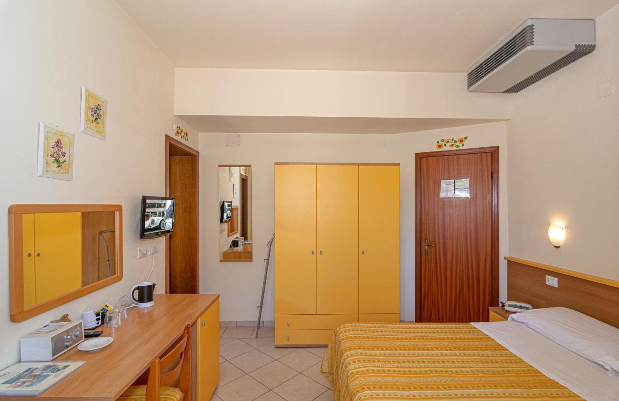 Hotel Mariani Lido di Camaiore Buitenkant foto